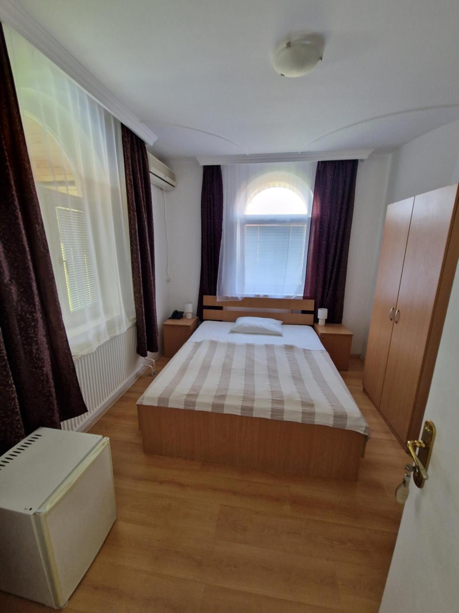 Villa Stars Palić Exteriör bild